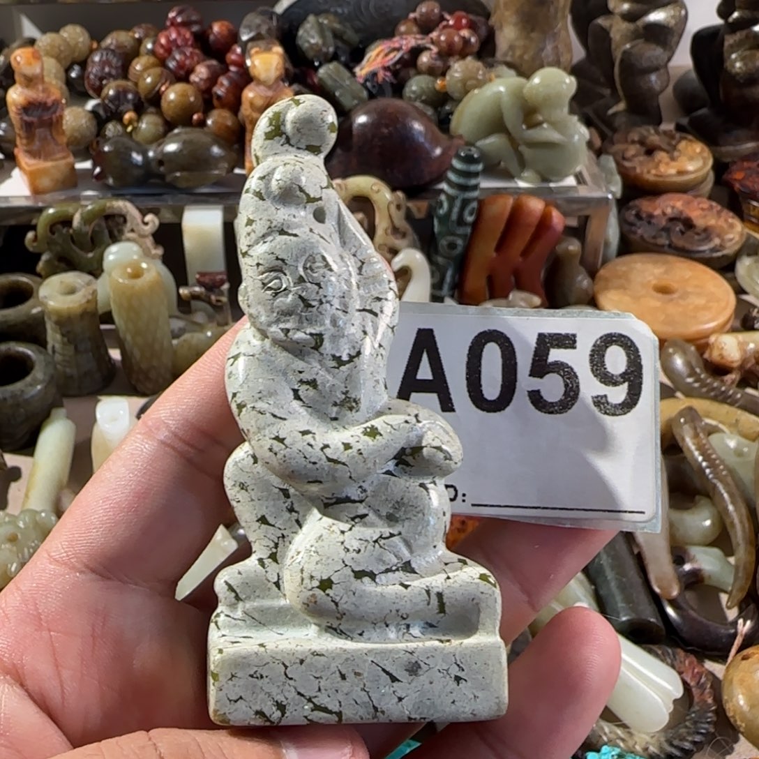 未镶嵌蛇纹石玉颈饰