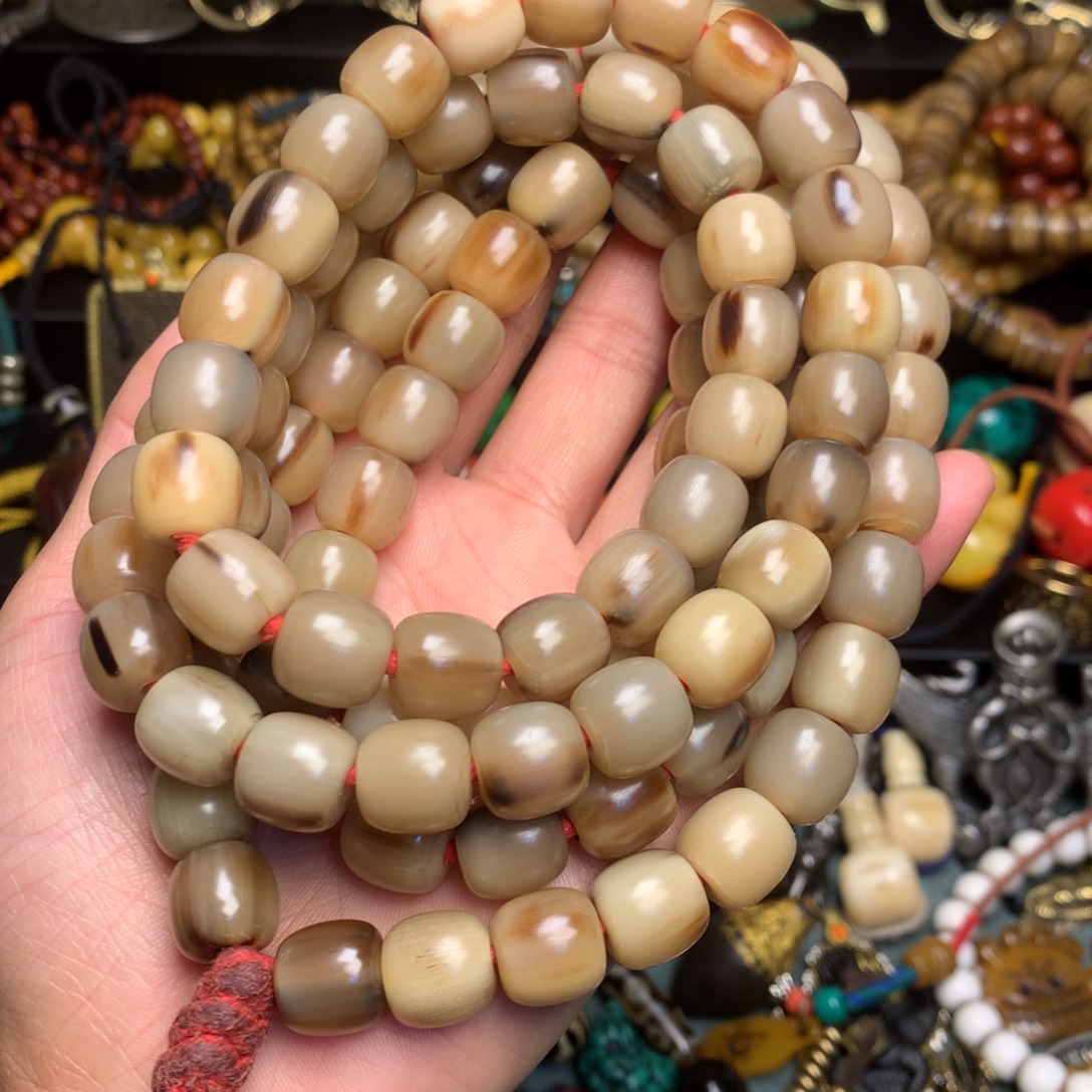 张***前泥塑藏传文玩。小配饰。 