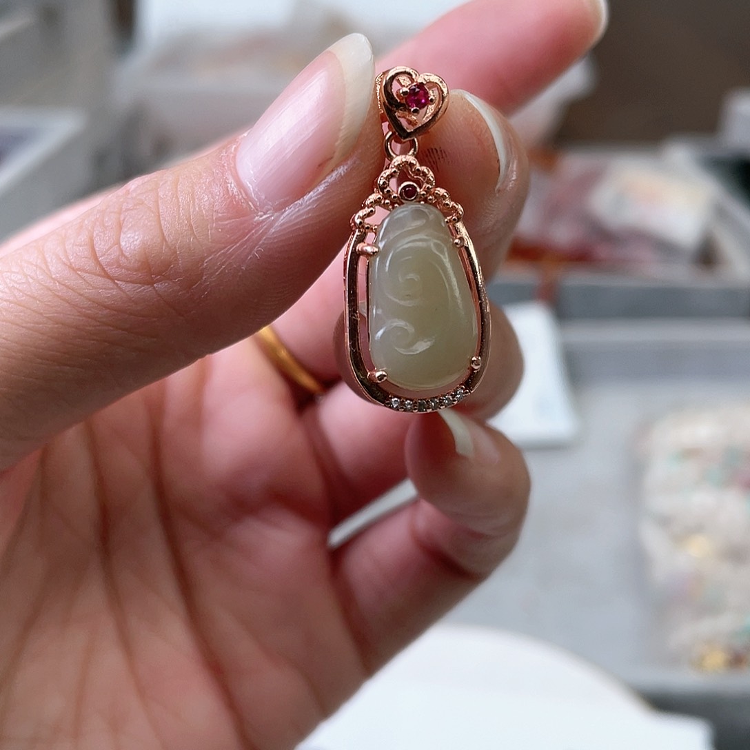 和田玉颈饰未镶嵌晴水如意吊坠