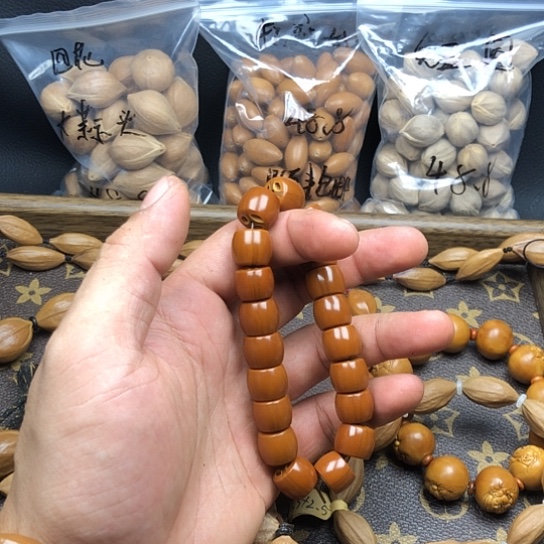 门***哥吊坠橄榄核hloool