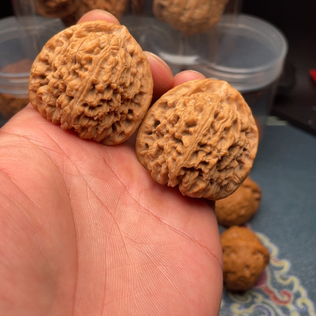 文玩核桃把件南疆石