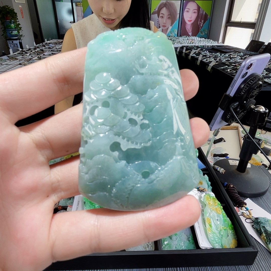颈饰未镶嵌翡翠一