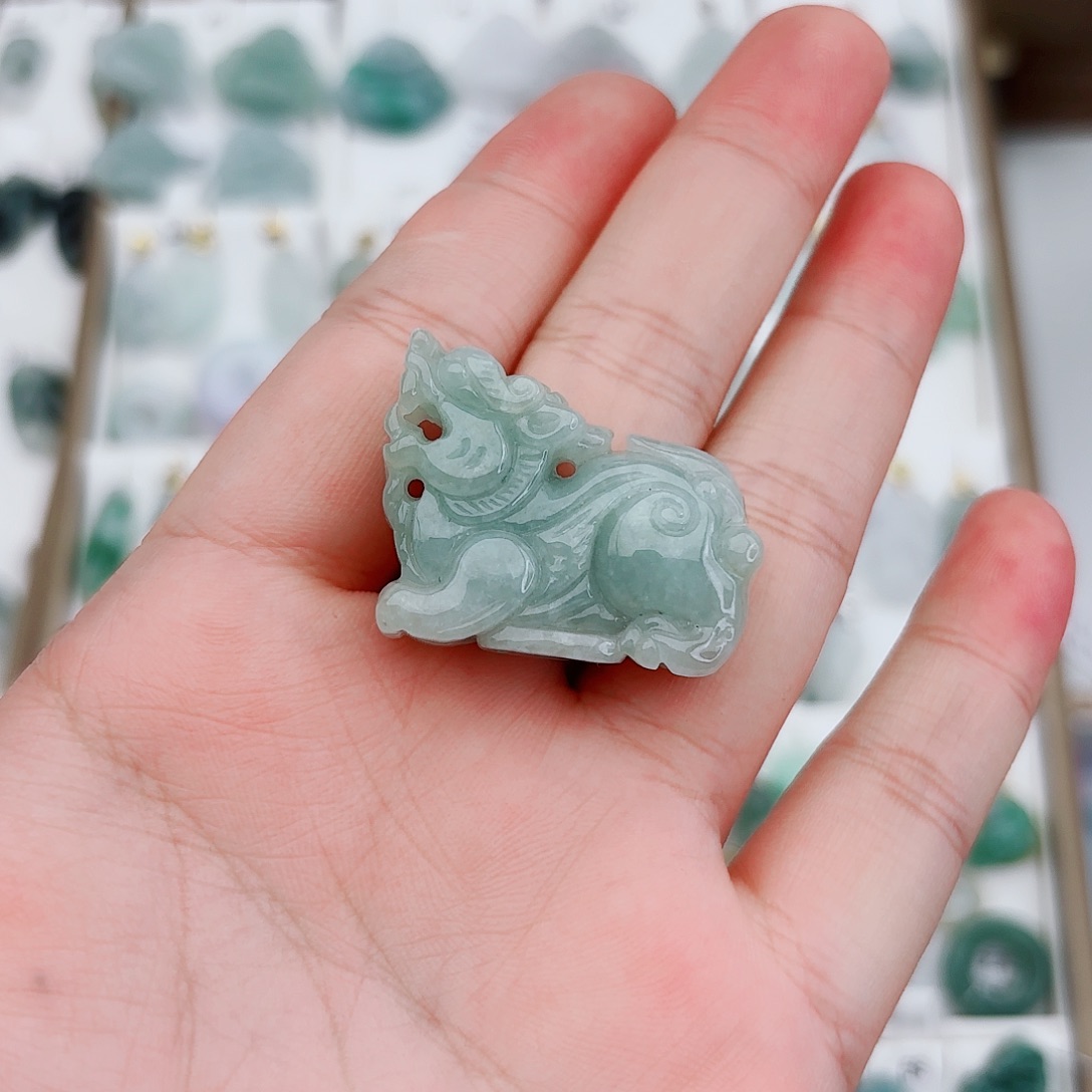翡翠颈饰未镶嵌麒麟