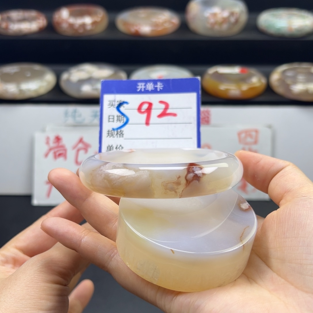 石英质玉手镯未镶嵌