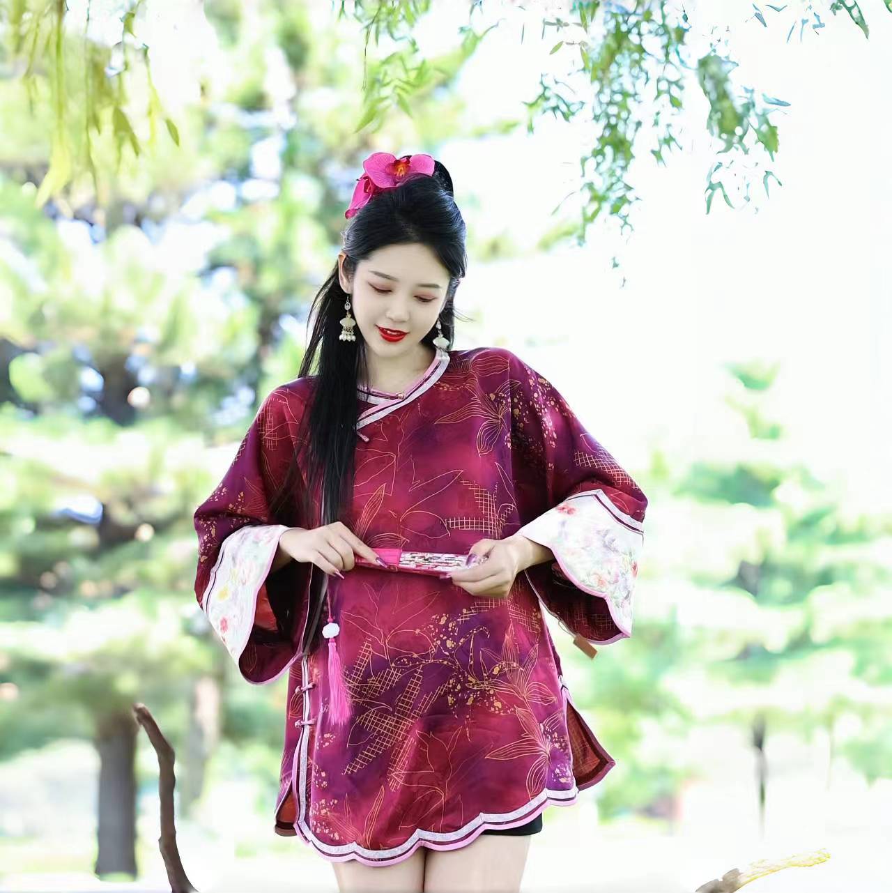 衣最芳绣花朵款斜襟太太服上衣