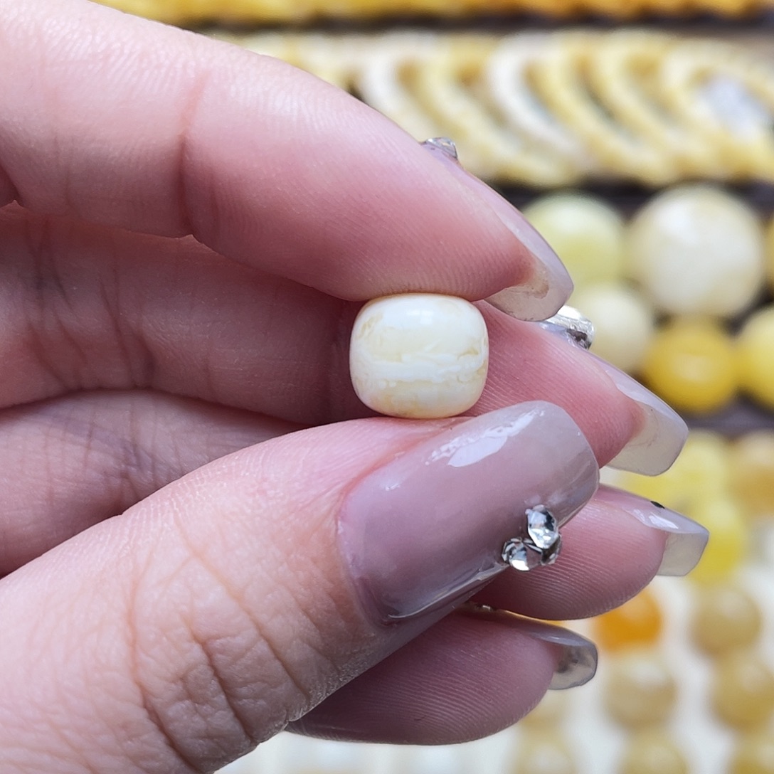 琥珀未镶嵌裸石9.5*8.5mm老型瑕