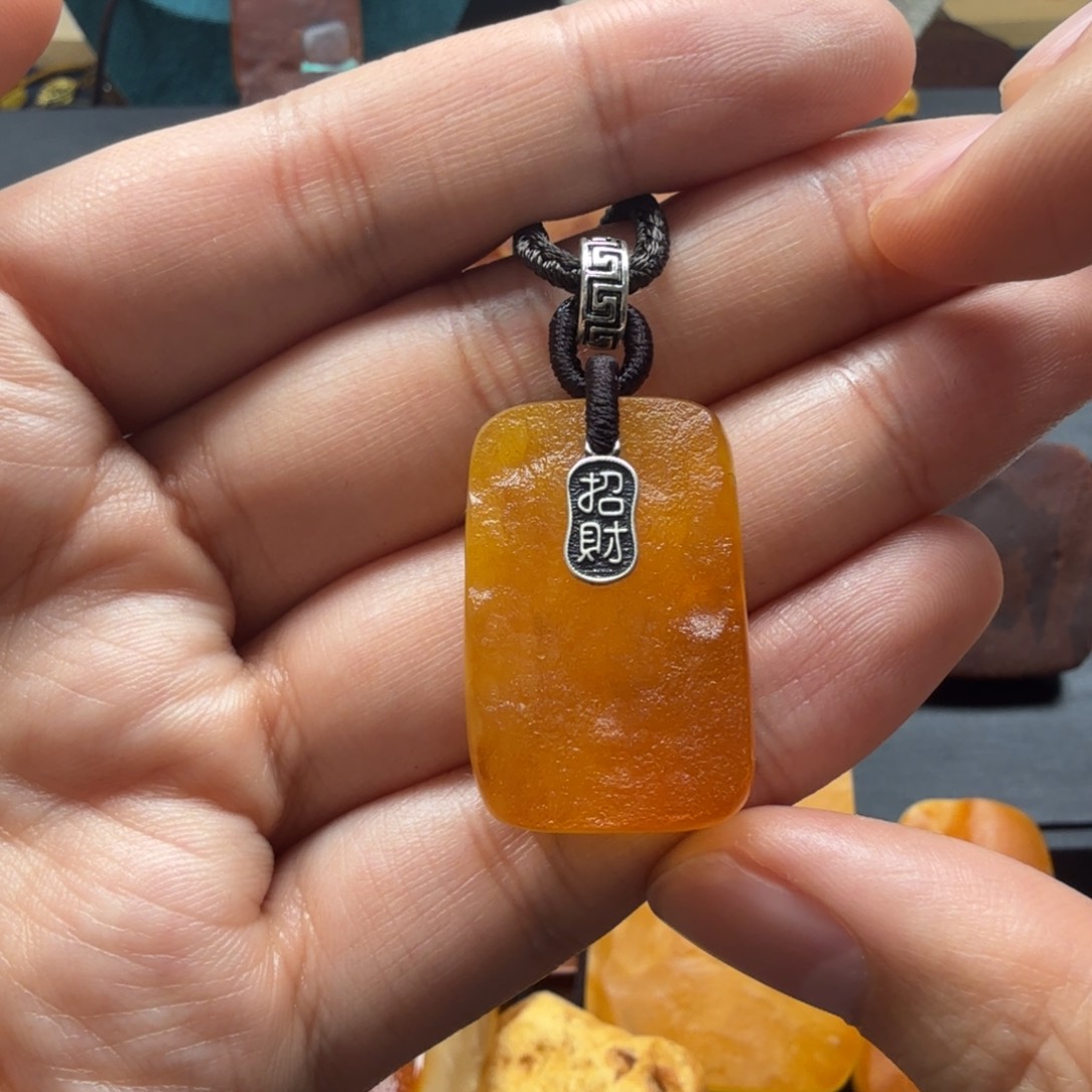 琥珀吊坠(赠链)未镶嵌