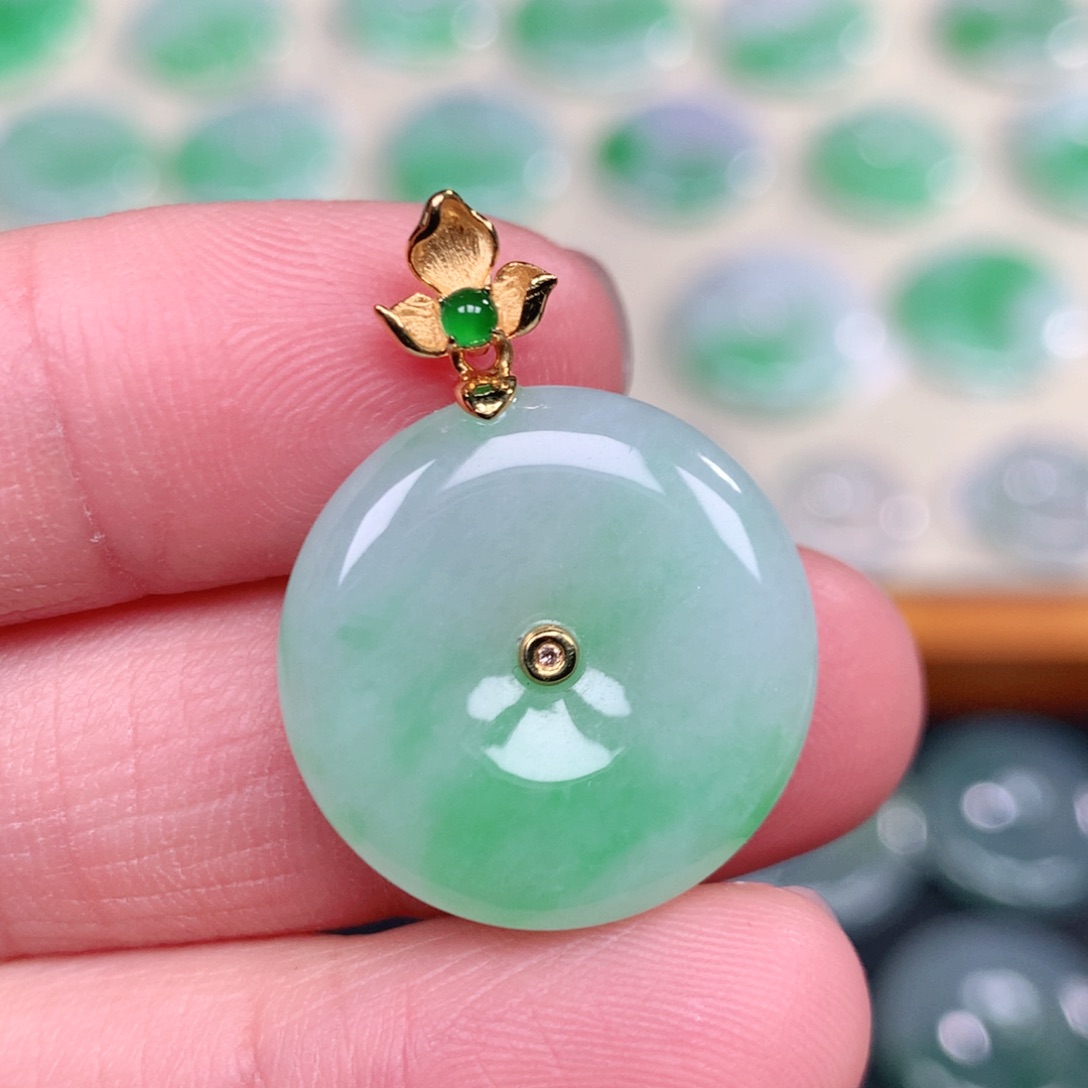 翡翠18K金镶嵌颈饰28-20.5-5.0