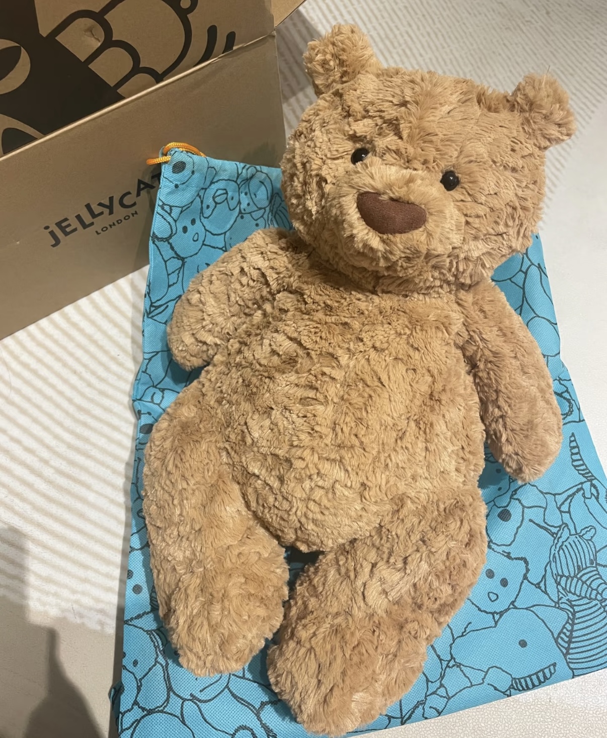 【直播链接】潮玩灰色玩具一端