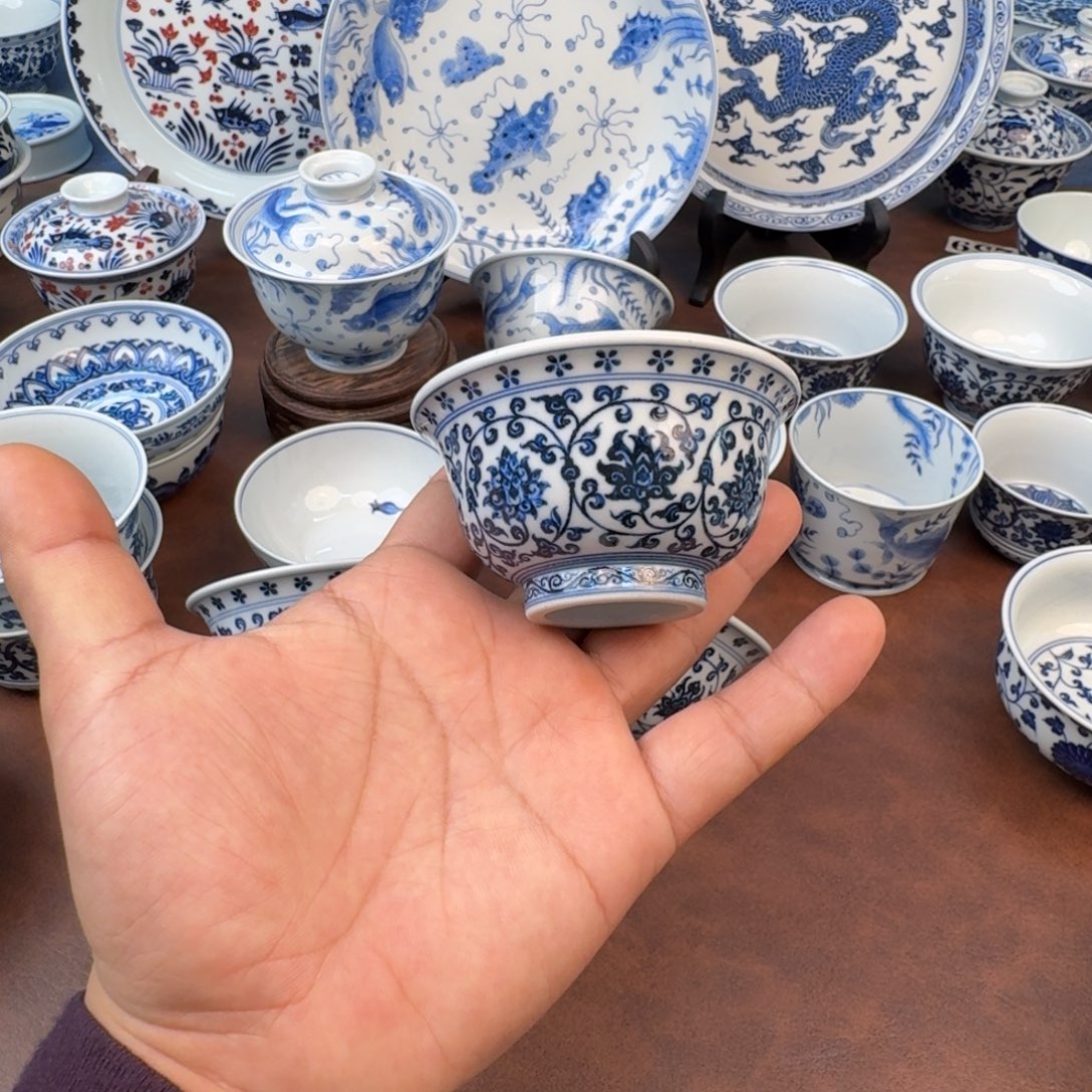 陶摆件小压手缠枝莲