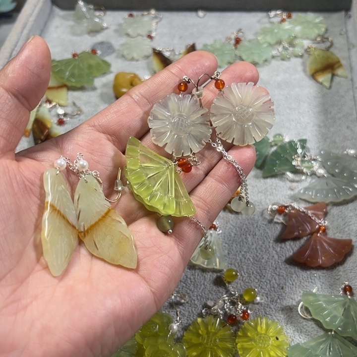 蛇纹石玉耳饰未镶嵌