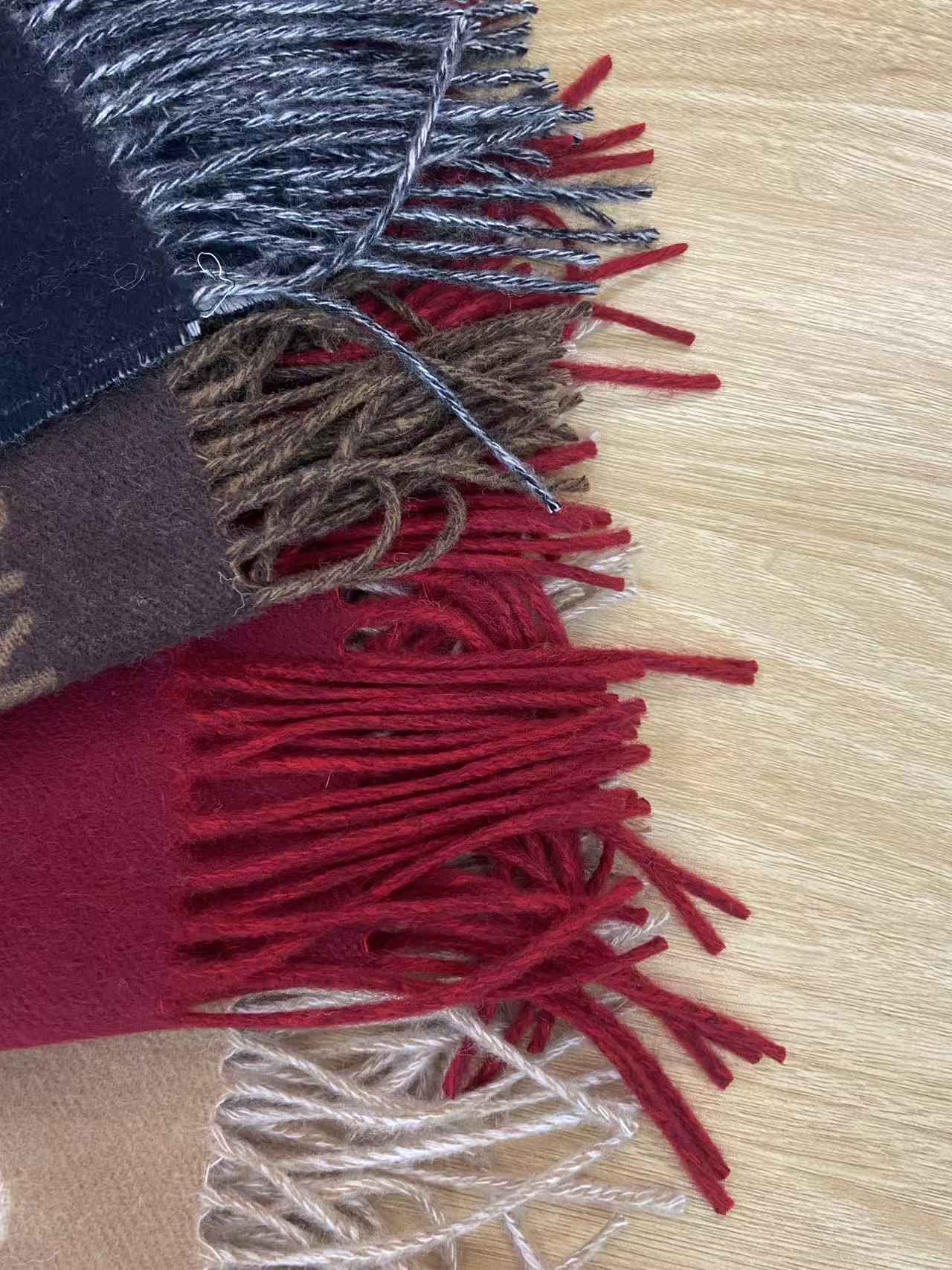 乐持壹店1·【6 双面大花围巾】 秋冬款保温防风舒适经典百搭围巾