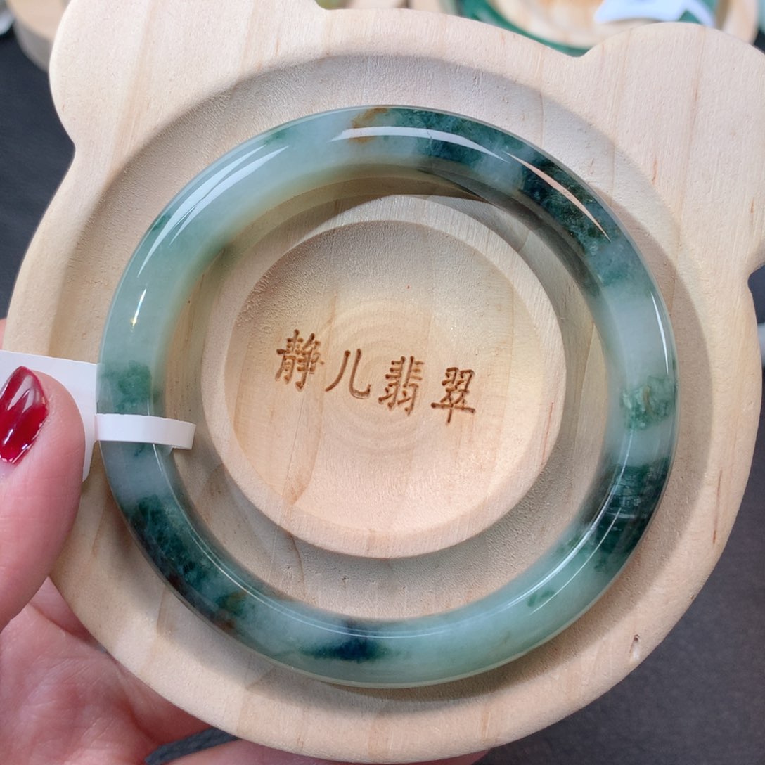 翡翠手镯未镶嵌54圈口