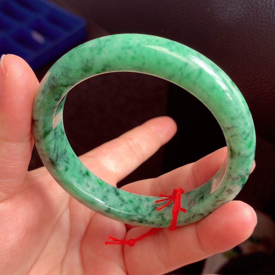 翡翠手镯未镶嵌翡翠