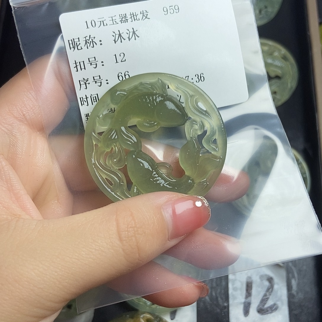 沐***沐蛇纹石玉未镶嵌颈饰