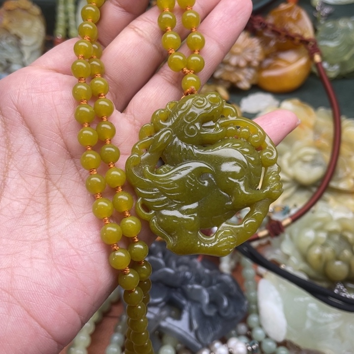 蛇纹石玉吊坠合金