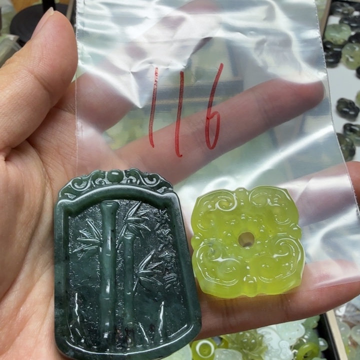透闪石-蛇纹石玉吊坠未镶嵌