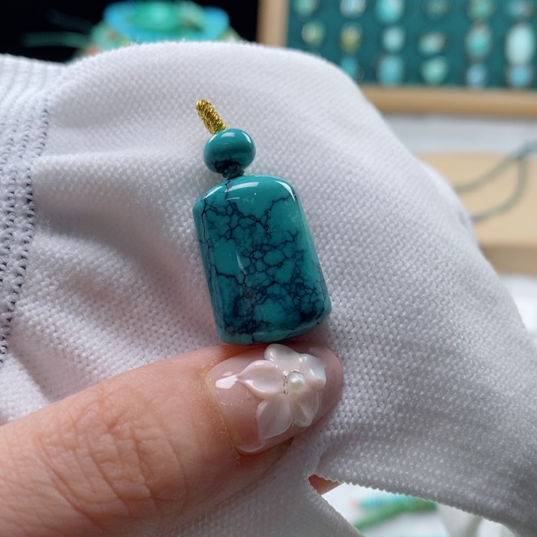 绿松石颈饰未镶嵌