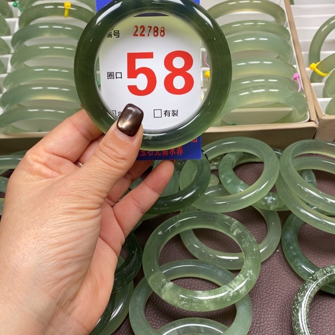 獭***鱼蛇纹石玉未镶嵌手镯