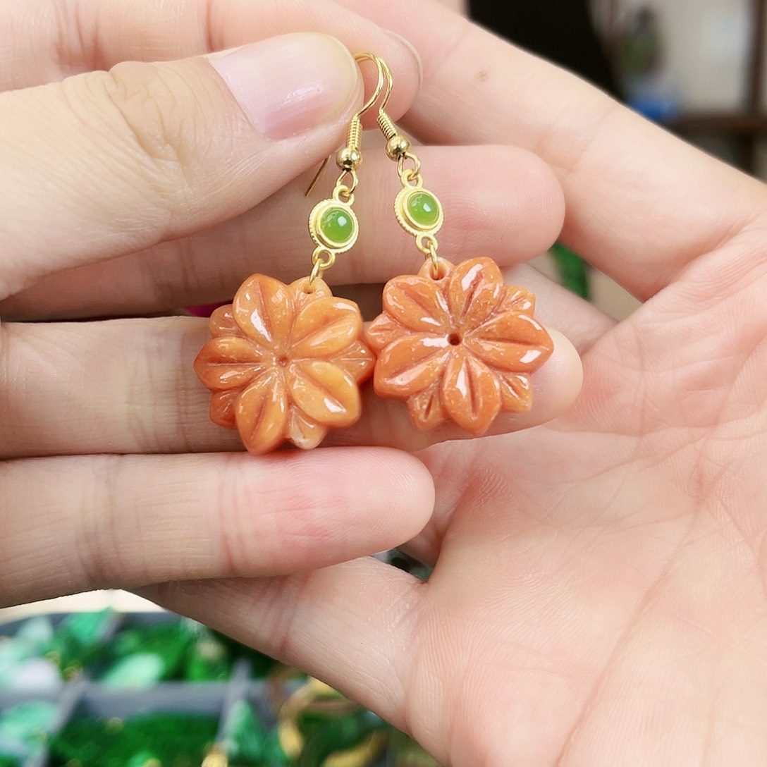 翡翠颈饰未镶嵌耳饰