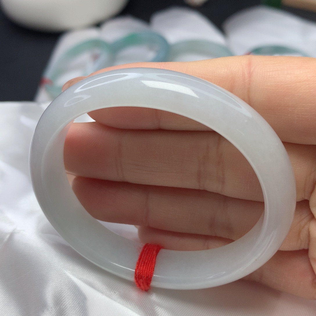 翡翠手镯（贵妃镯）未镶嵌55555656