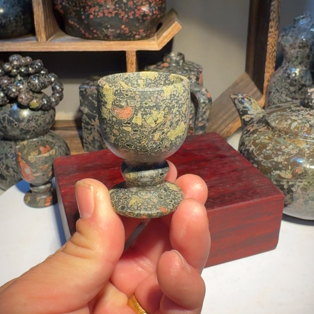 梅花玉精品杯子一个