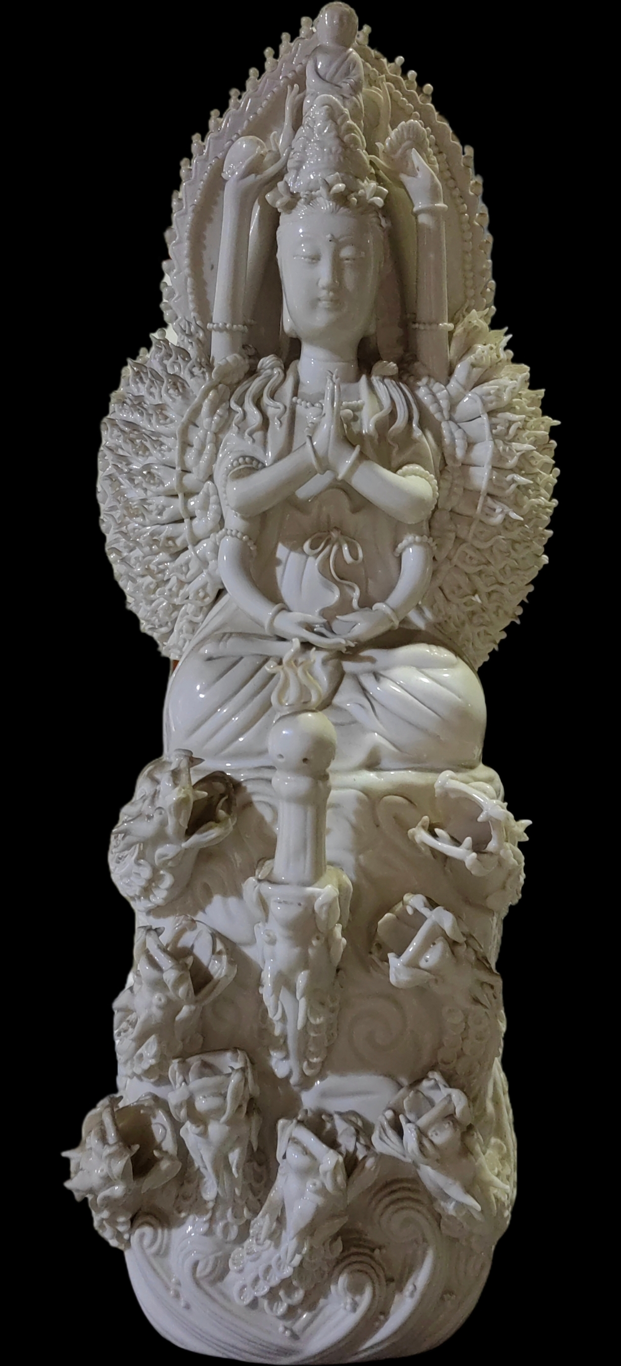 德化瓷九龙千手观音摆件