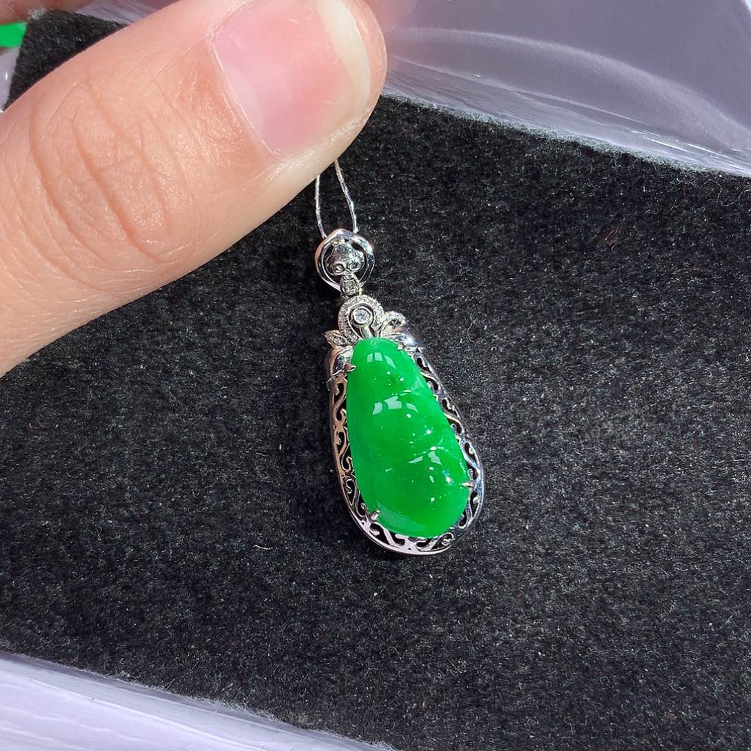 翡翠吊坠(赠链)18K金镶嵌