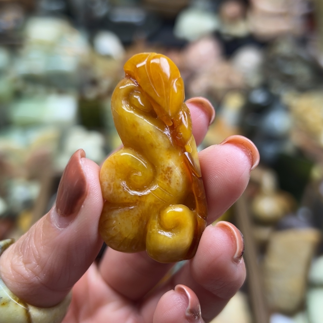 岫玉未镶嵌颈饰玉石王如意