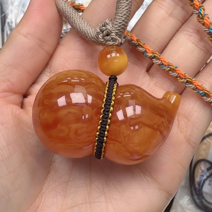 琥珀未镶嵌珠宝奇石吊坠