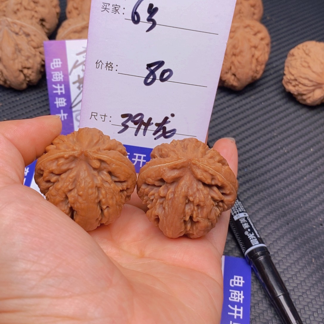 文玩核桃霸王龙核桃