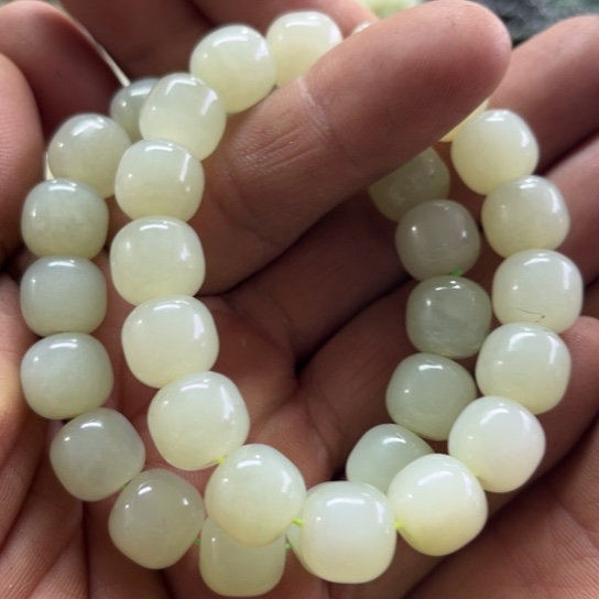 和田玉且末料12手串多样性拍一发一未镶嵌