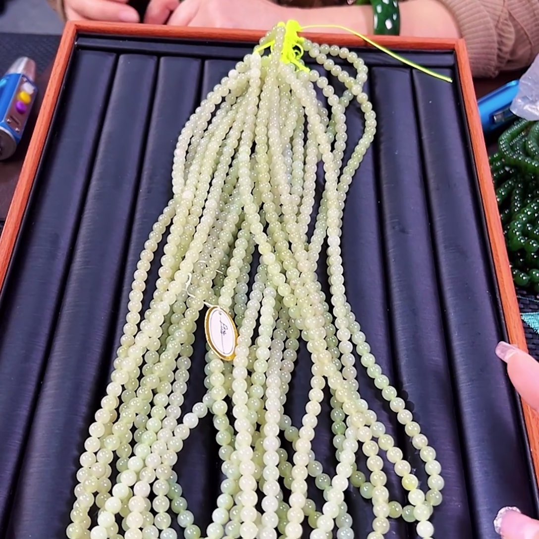 和田玉未镶嵌颈饰卡6冰黄口发其一