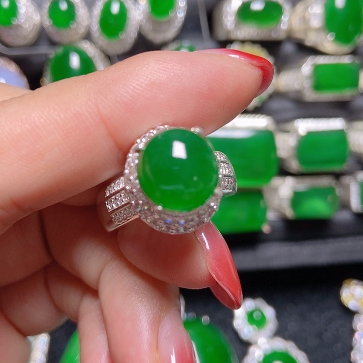 颈饰未镶嵌翡翠辛*憨翡翠