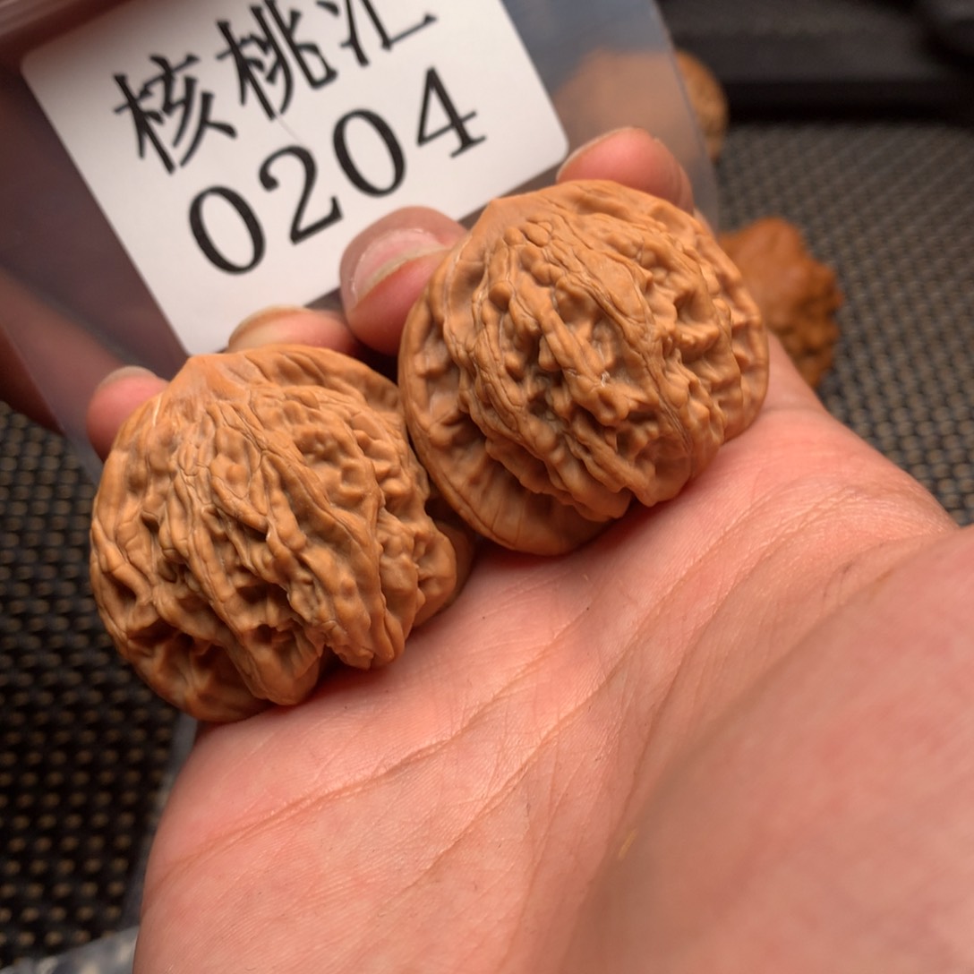 文玩核桃吊坠狮虎兽40
