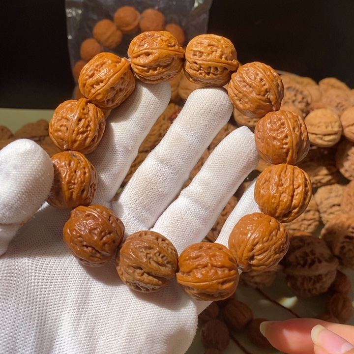 文玩核桃手串……40