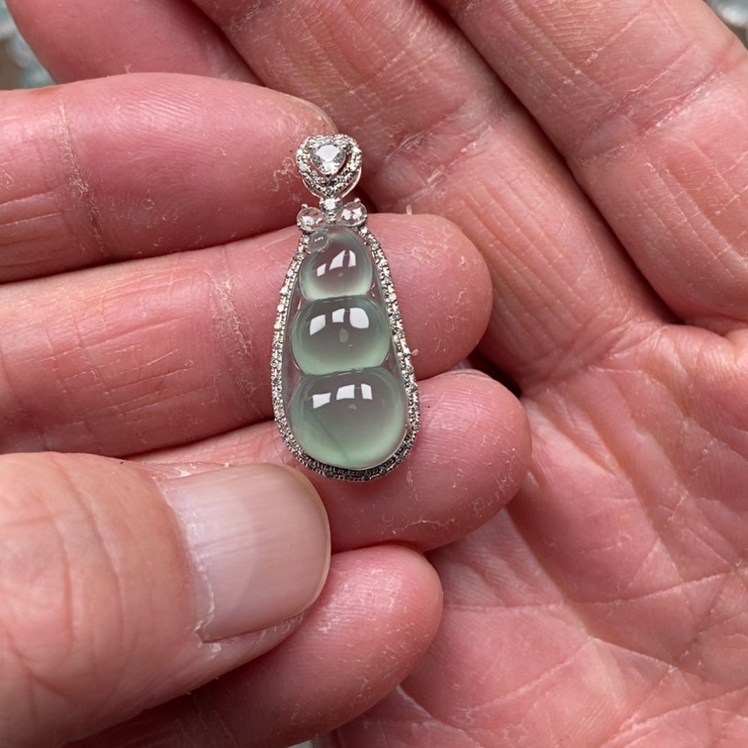 翡翠颈饰18K金镶嵌豆子