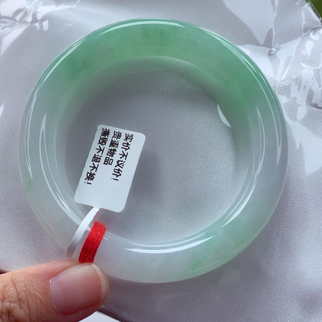 翡翠手镯（圆镯）未镶嵌胶润白底青 性价比高 喵