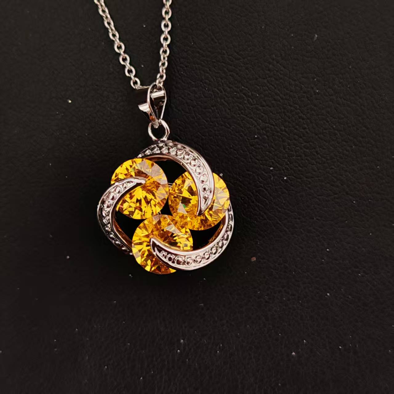 【南非定制】经典高级轻奢大气百搭吊坠XB114852