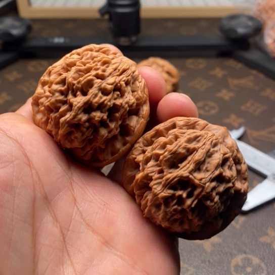 文玩核桃把件虎头