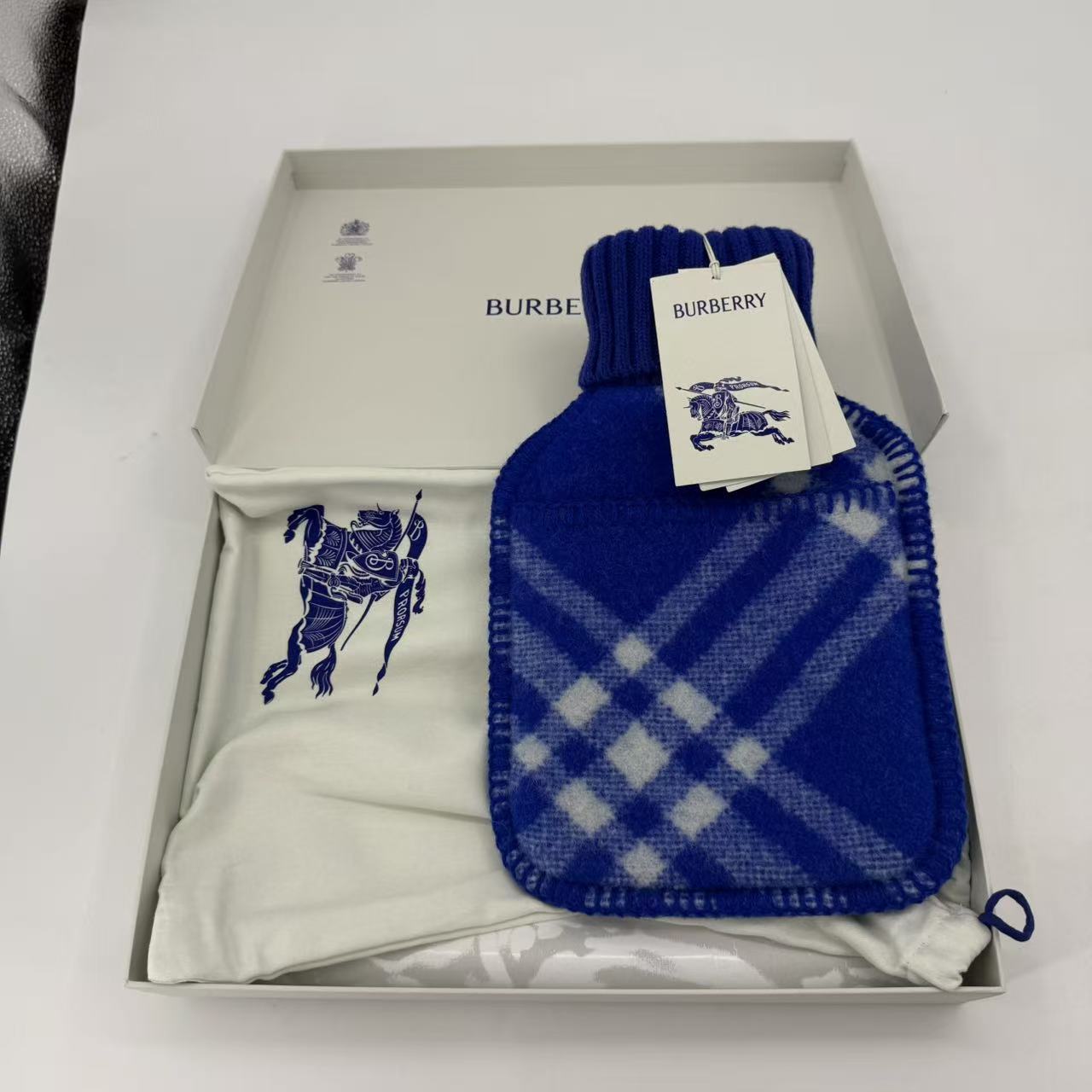 99新 BURBERRY/博柏利 蓝色羊毛暖水袋 s036