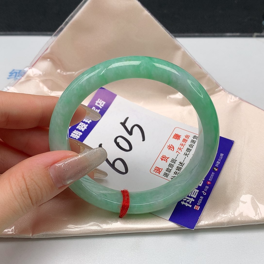 翡翠手镯未镶嵌翡翠手镯