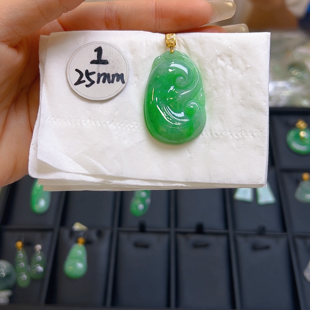 翡翠颈饰18K金镶嵌翡翠