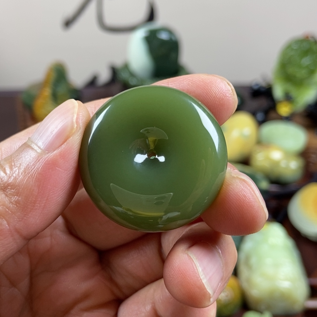 ****山未镶嵌岫岩老玉（透闪石质玉）珠宝奇石