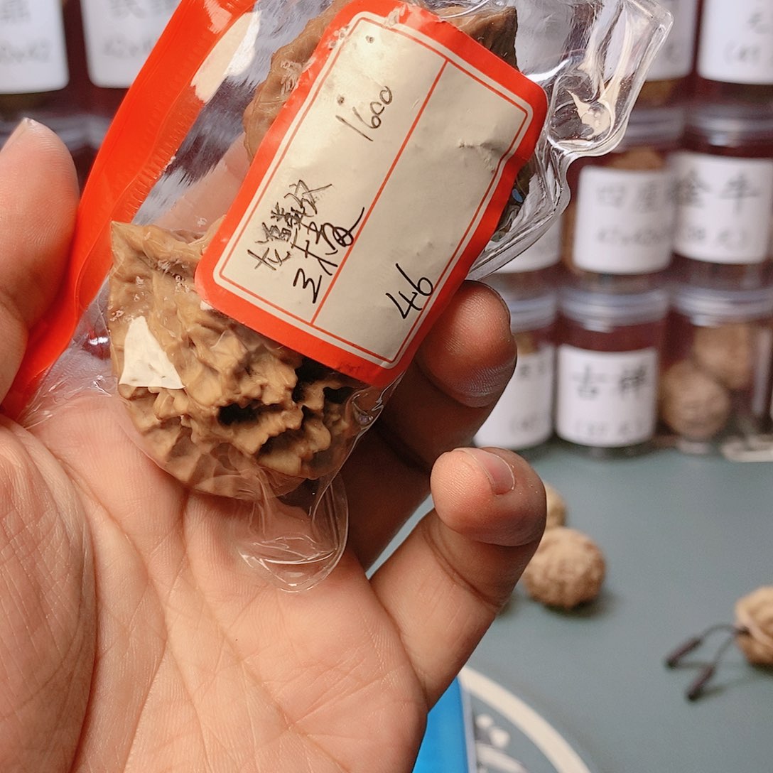 小****记46尺寸全品龙鳞三棱文玩核桃