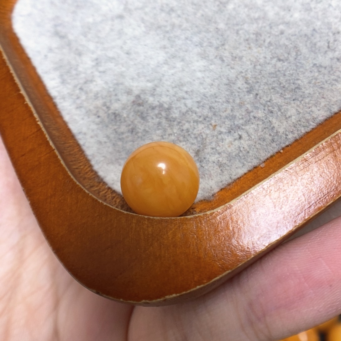 蜜蜡裸石未镶嵌风****?蜜蜡裸珠