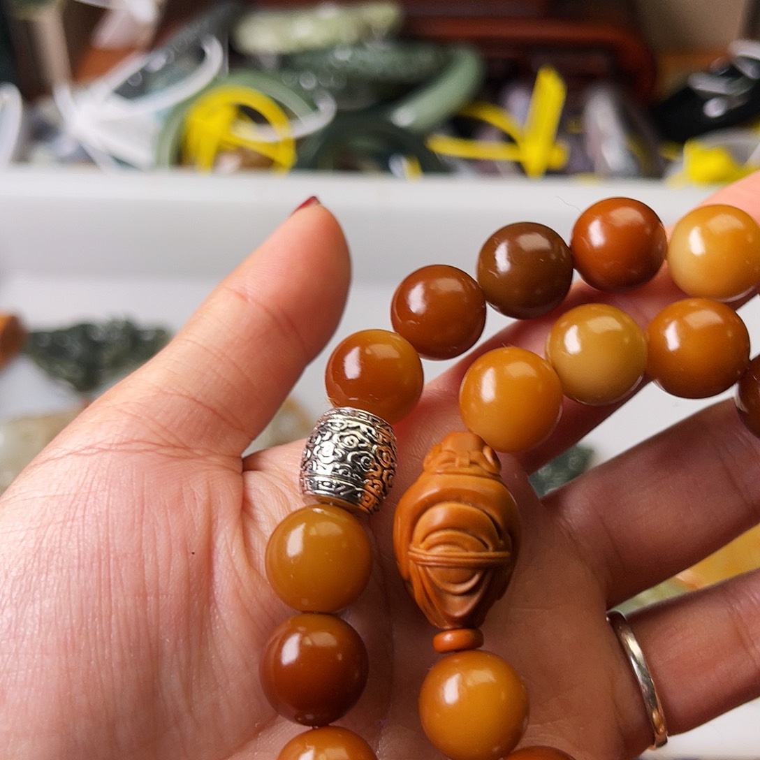 蛇纹石玉未镶嵌颈饰