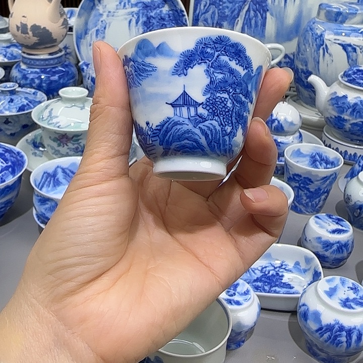 碟我们都市的喧嚣是不是很容易被人