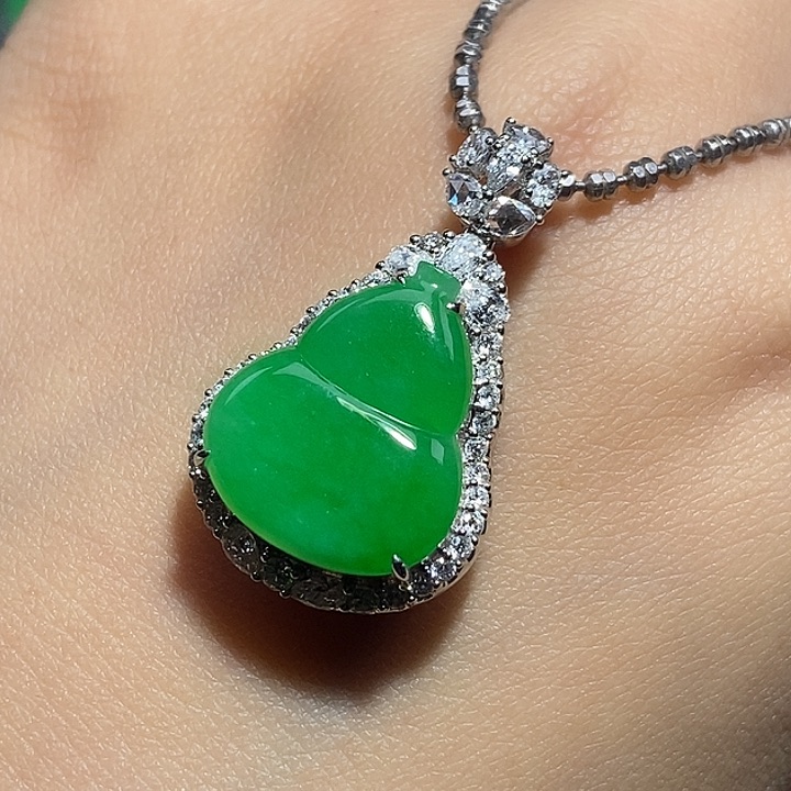 颈饰18K金镶嵌翡翠不含项链