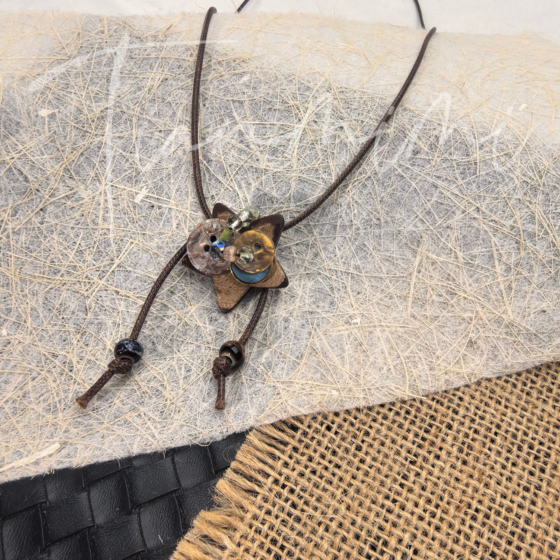 手工制作原创秋冬纽扣配饰 串珠编绳手作